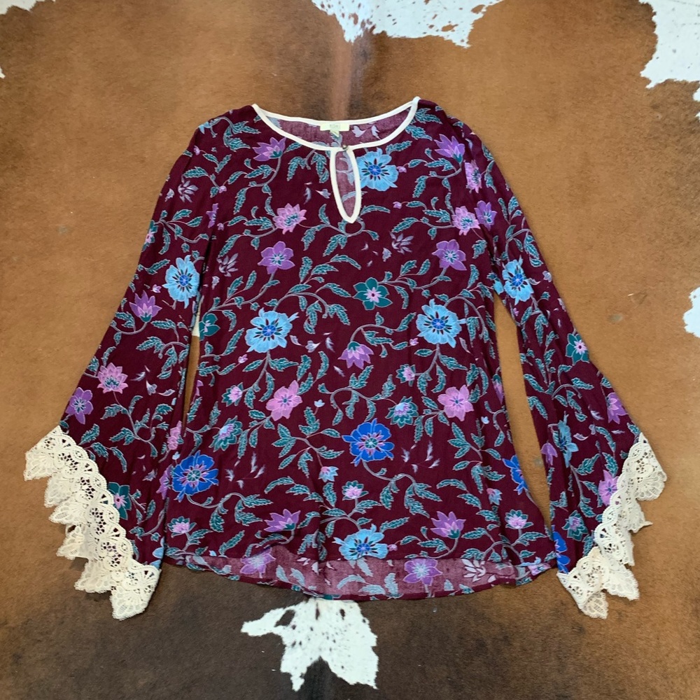 Kori Lace Trim sleeve top